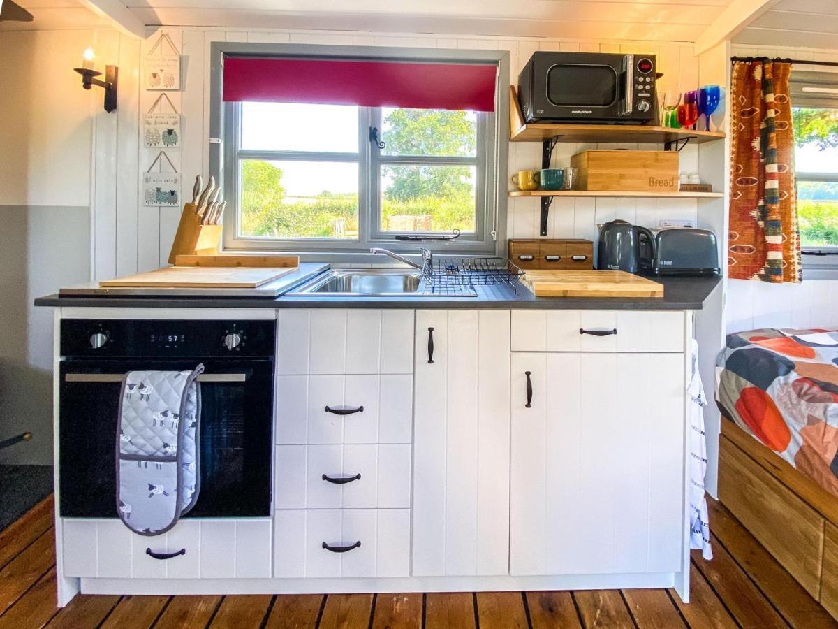 The Hideaway Hut - 1 Bed Shepherds Hut - Hereford Zewnętrze zdjęcie