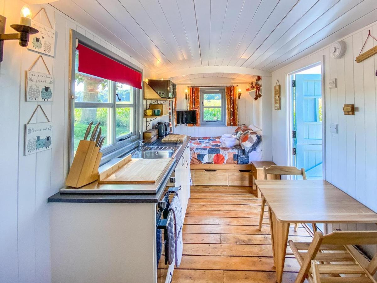 The Hideaway Hut - 1 Bed Shepherds Hut - Hereford Zewnętrze zdjęcie