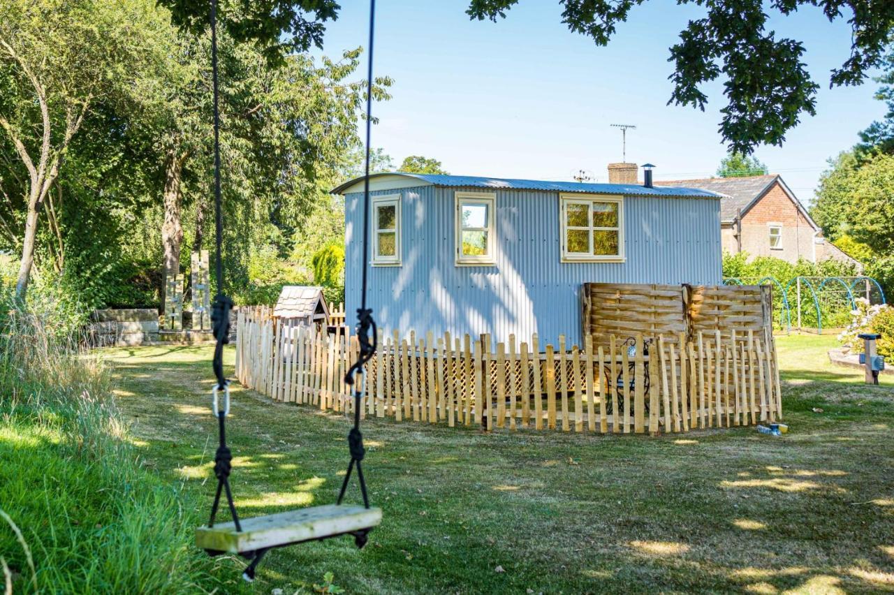The Hideaway Hut - 1 Bed Shepherds Hut - Hereford Zewnętrze zdjęcie