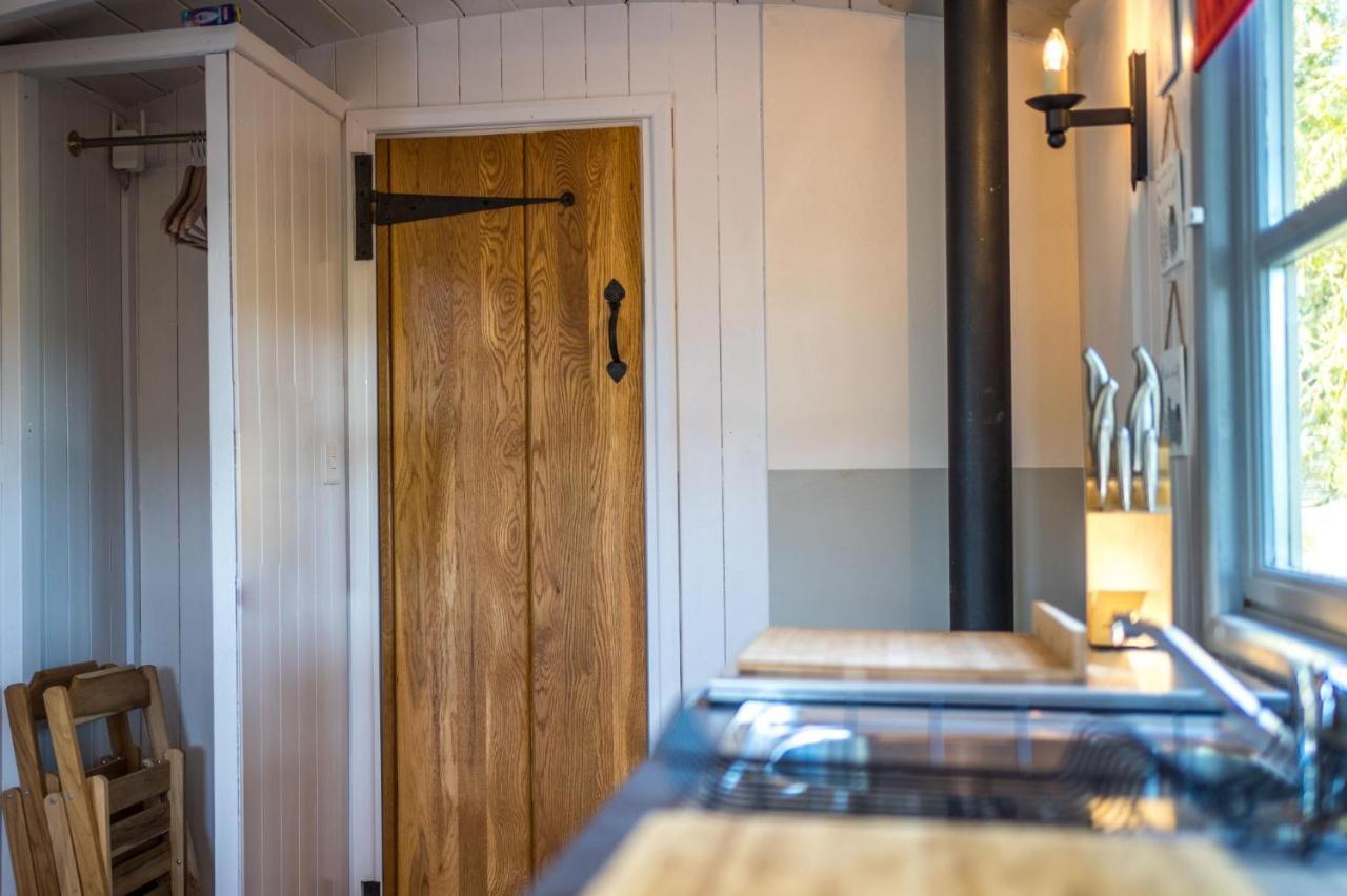 The Hideaway Hut - 1 Bed Shepherds Hut - Hereford Zewnętrze zdjęcie